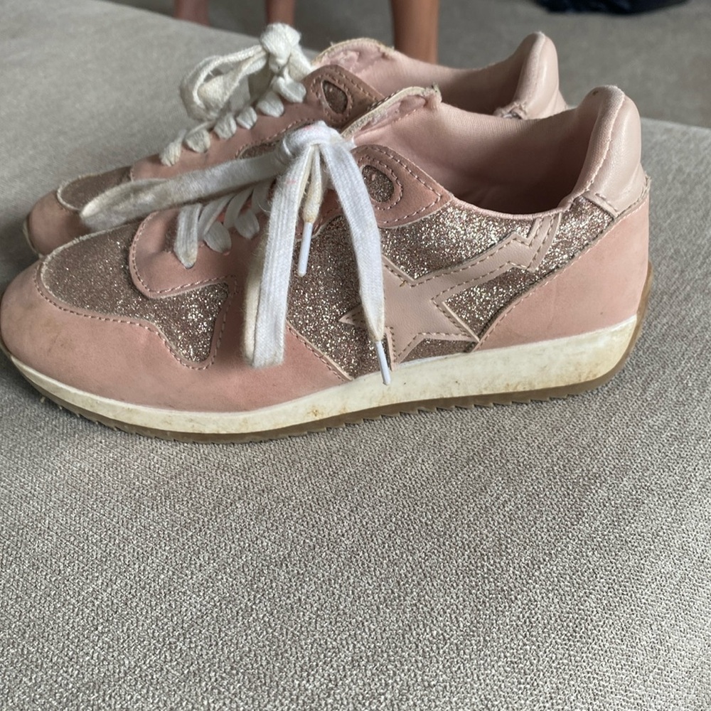 Some glitter sparkle shoes, size 2 Mia kids